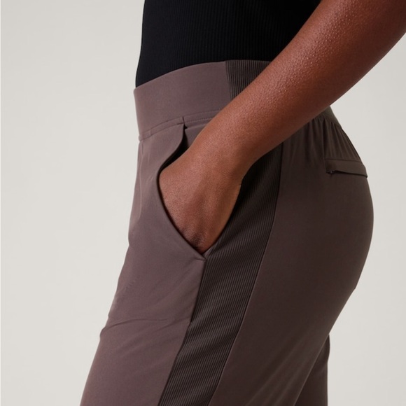 Athleta Brooklyn Ankle pants NWT sz 8 shale - Picture 3 of 10